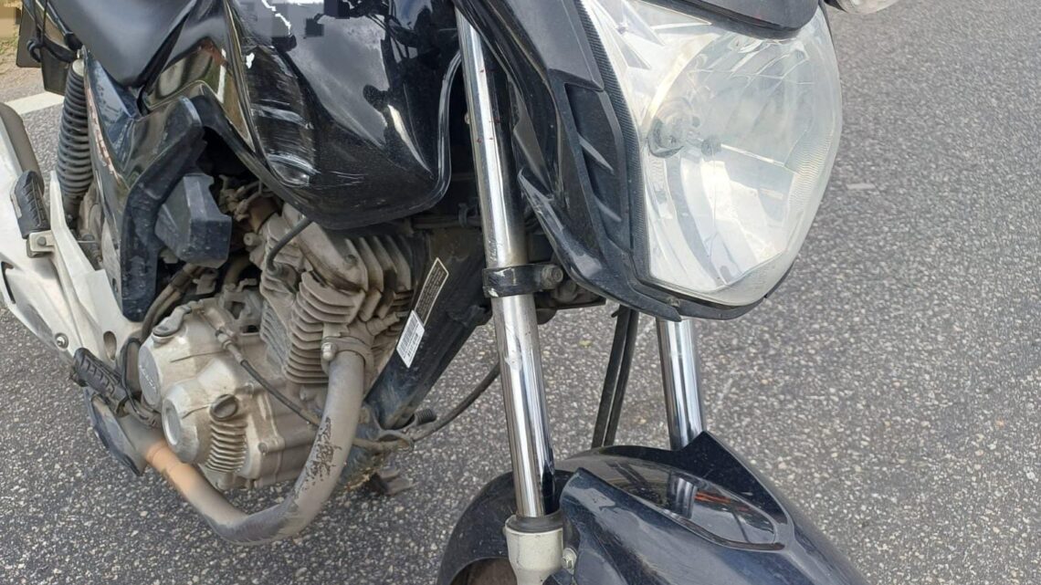 Colisão envolvendo carro e duas motos deixa feridos