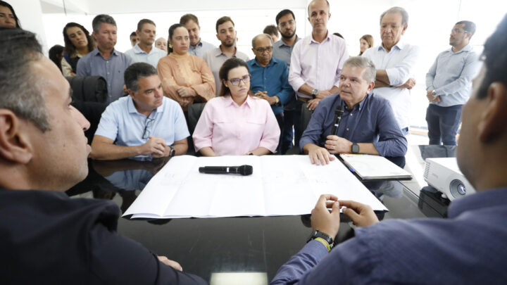 Em Caruaru, governador em exercício Ricardo Paes Barreto autoriza obras de pavimentação de ruas e conhece projeto de modernização do aeroporto