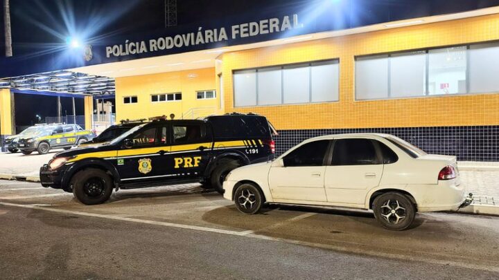 Após fuga em alta velocidade, motorista é detido com carro ilegal