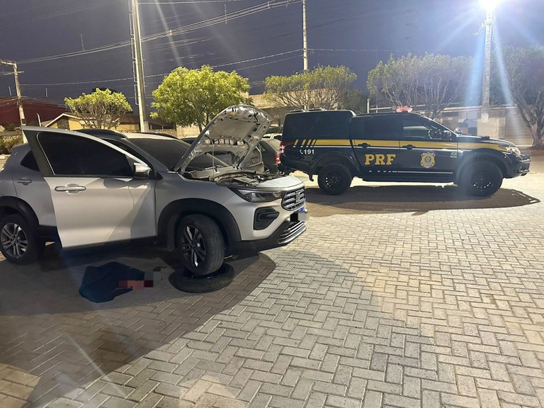 Após fuga pela contramão, carro roubado é recuperado pela PRF na BR 232