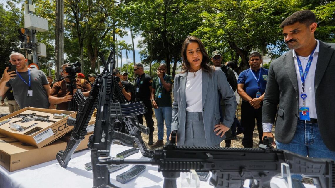 Juntos pela Segurança: governadora Raquel Lyra reforça segurança pública com entrega de R$ 73 milhões em armas, viaturas e helicóptero