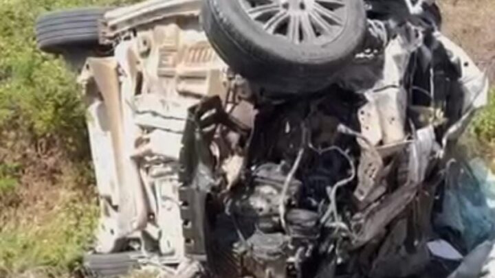 Três mortes e uma pessoa ferida, após colisão frontal entre dois carros na BR 232