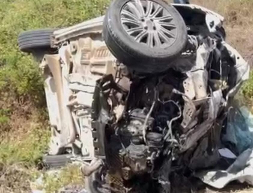 Três mortes e uma pessoa ferida, após colisão frontal entre dois carros na BR 232