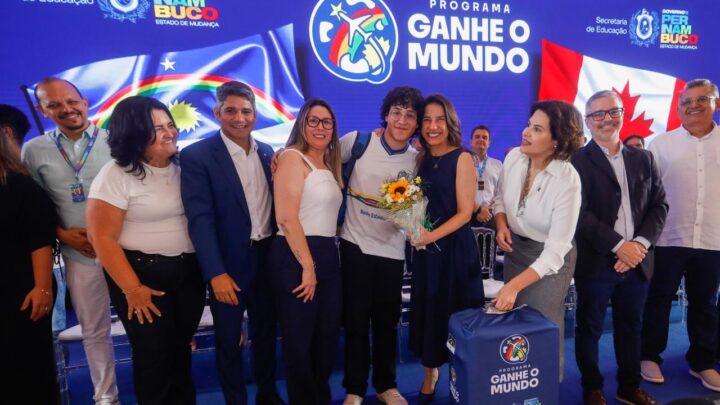 Ganhe o Mundo: governadora Raquel Lyra entrega kits de viagem a 700 estudantes que farão intercâmbio no Canadá