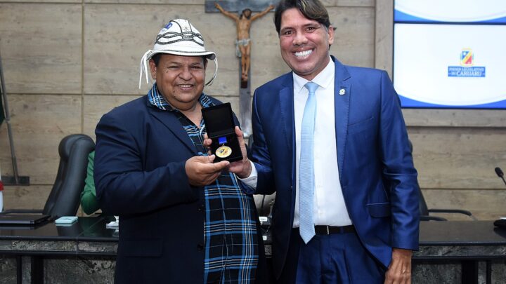 Maestro Zui recebe Medalha Luiz Gonzaga na Câmara de Caruaru