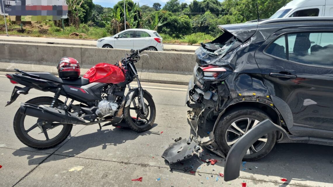 Motociclista morre, após colisão entre três carros e uma moto na BR 232