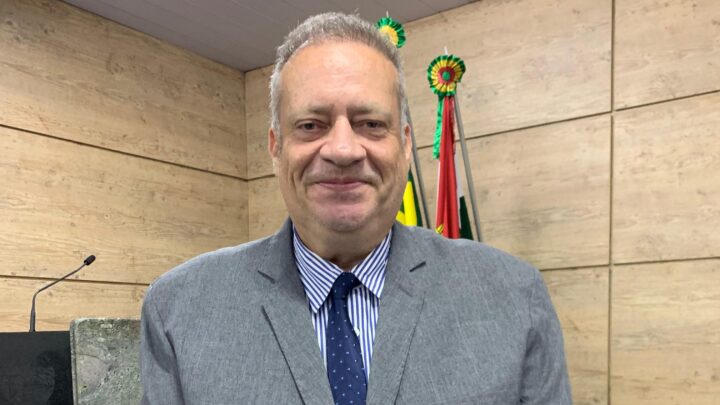 Jorge Quintino propõe o programa “Caruaru Saúde em Rede” e solicita criação de Hospital de Retaguarda para reduzir superlotação e melhorar o atendimento de urgência