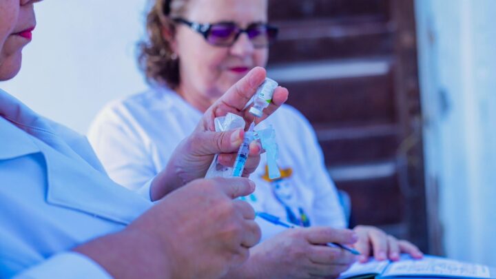 Caruaru recebe novas doses de influenza e reforça vacinação dos grupos prioritários