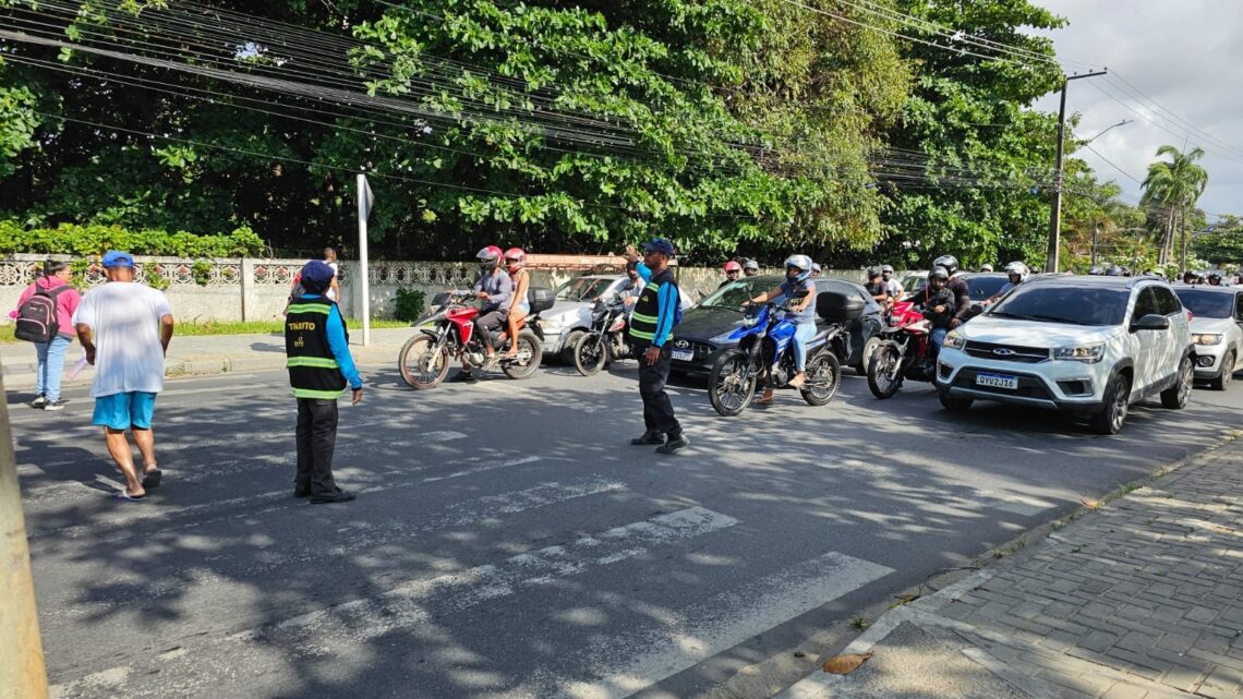 DER-PE e PRF promovem ação educativa nas feiras do Polo de Confecções do Agreste