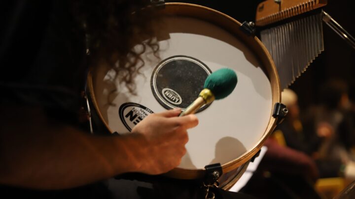 Sesc promove oficina gratuita de percussão de ritmos pernambucanos, em Caruaru