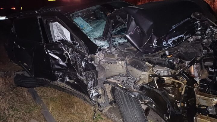 Caminhão bate em quatro carros na BR 232 e deixa seis feridos