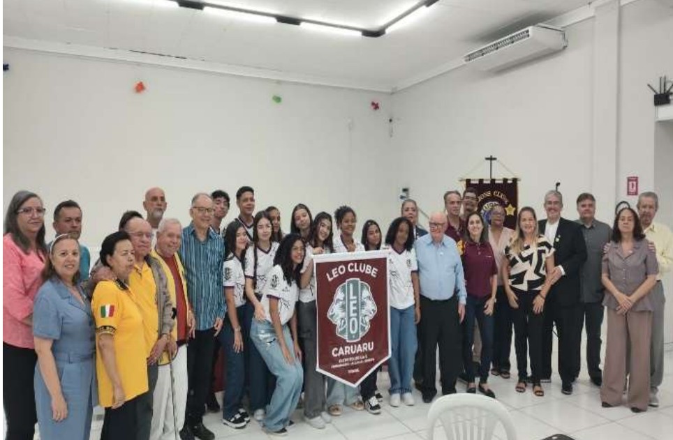 Lions Clube de Caruaru empossa nova diretoria do Leo Clube