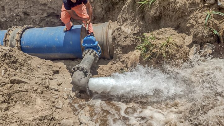 Água do Rio São Francisco chega a Bezerros via Adutora do Agreste pela primeira vez