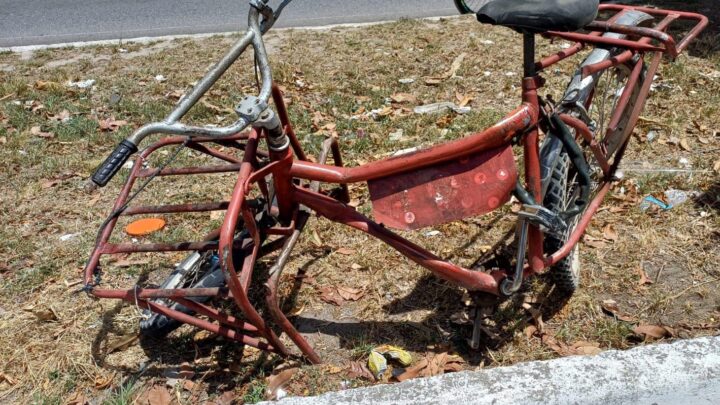 Homem empurrando bicicleta é atropelado e outras duas pessoas ficam feridas