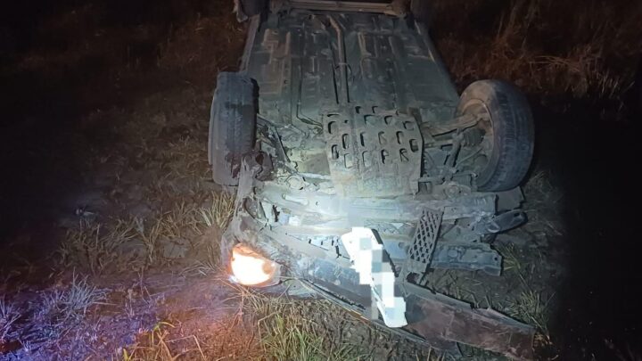 Passageira morre, após carro bater na traseira de moto