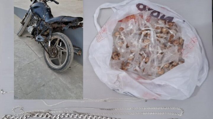 PM prende dois homens com drogas e moto adulterada