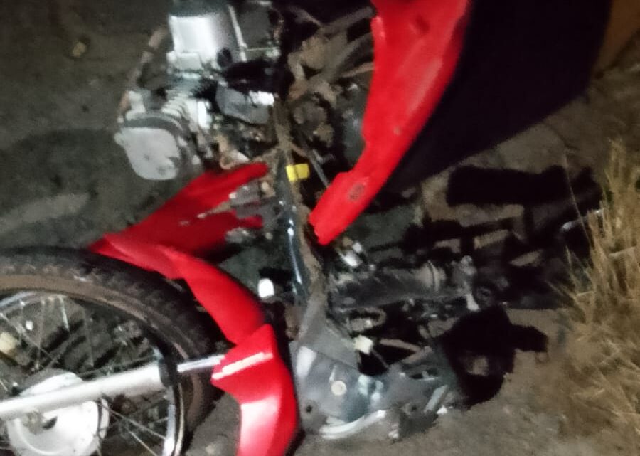 Tragédia: pai, mãe e filho morrem, após colisão entre moto e carro