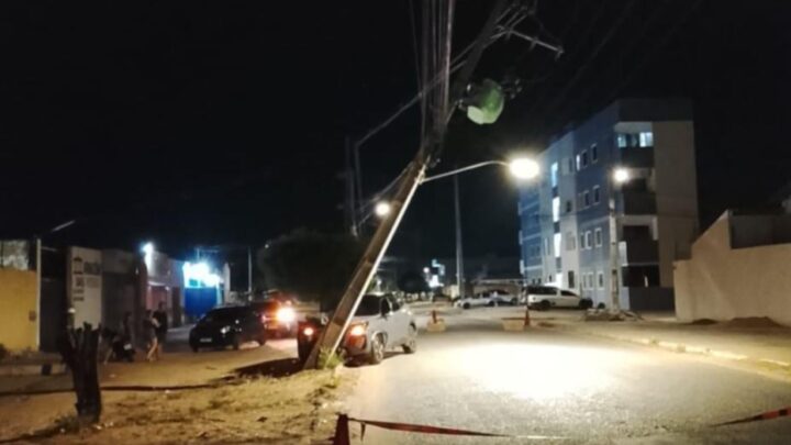 ALERTA: Caruaru registra quase três colisões de veículos contra postes por semana, em 2025