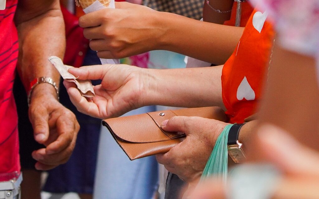 Prefeito Rodrigo Pinheiro injeta R$ 78 milhões na economia, com pagamento do salário de novembro e 13º