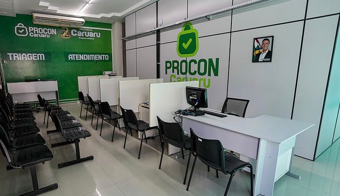 Procon Caruaru orienta consumidores sobre troca de presentes no período natalino