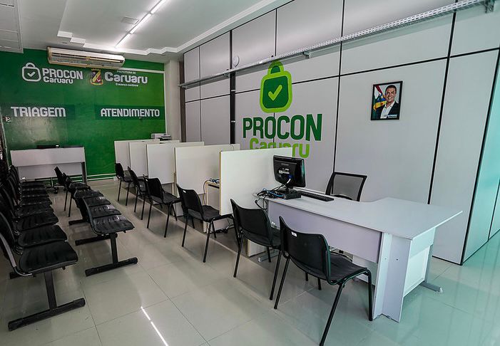 Procon Caruaru orienta consumidores sobre troca de presentes no período natalino