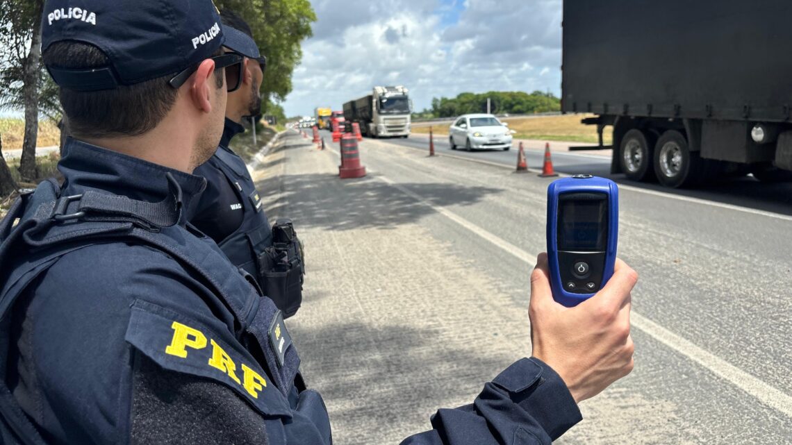PRF reforça fiscalização na Operação Rodovida Natal em Pernambuco