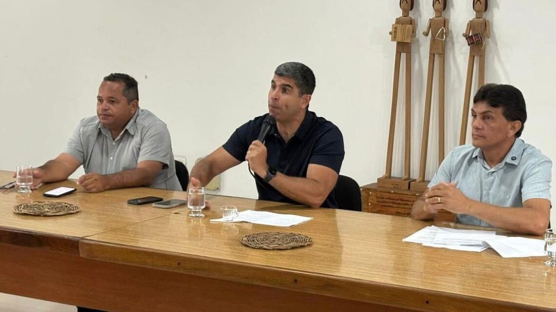 Vereadores da oposição apresentam prestação de contas de 2025 à imprensa