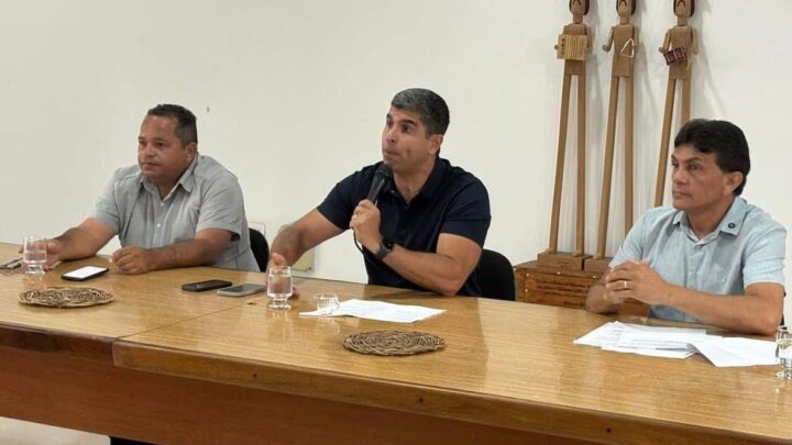 Vereadores da oposição apresentam prestação de contas de 2025 à imprensa