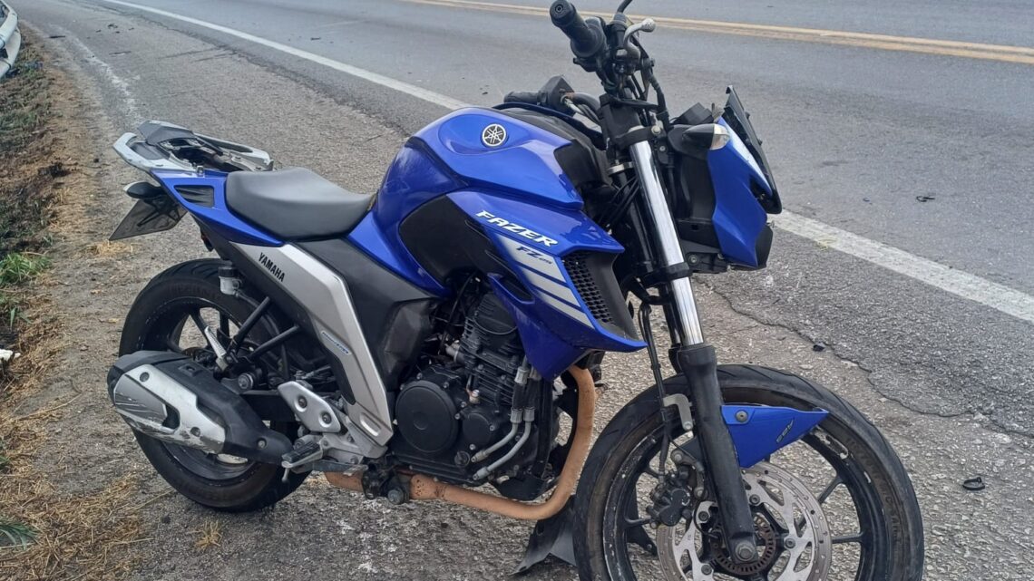 Colisão envolvendo moto e carro na BR 232