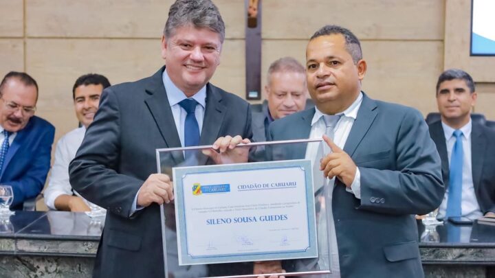 Sileno Guedes recebe o título de cidadão de Caruaru, propositura do vereador Gil Bobinho