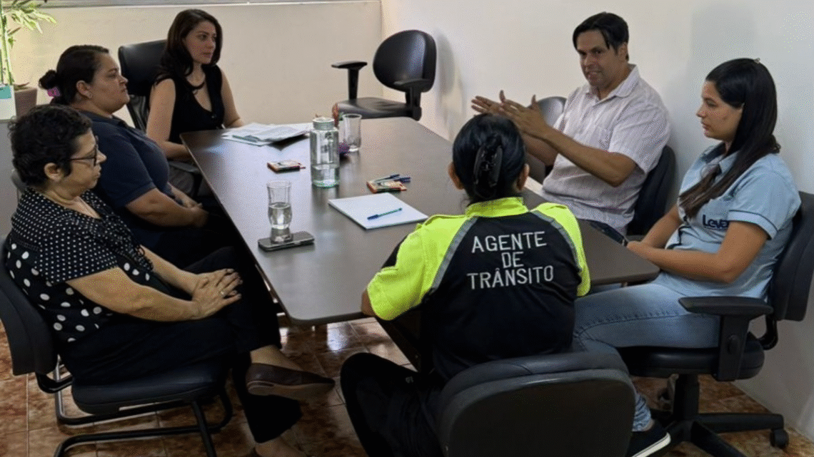 Equipe do Leva Caruaru participa de treinamento voltado à comunicação e acolhimento