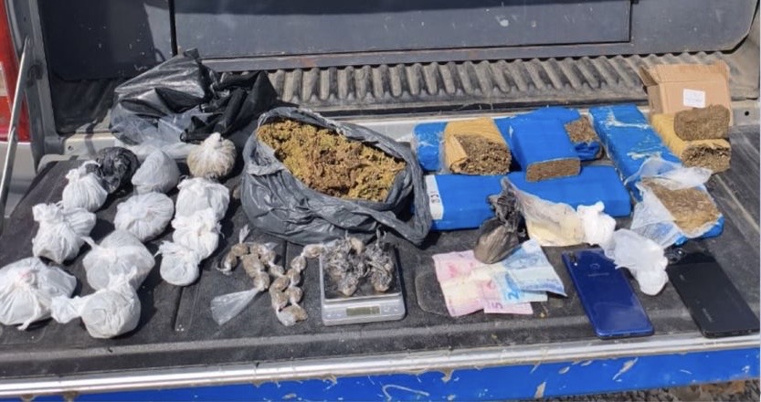 PM apreende drogas e detém suspeito em Caruaru