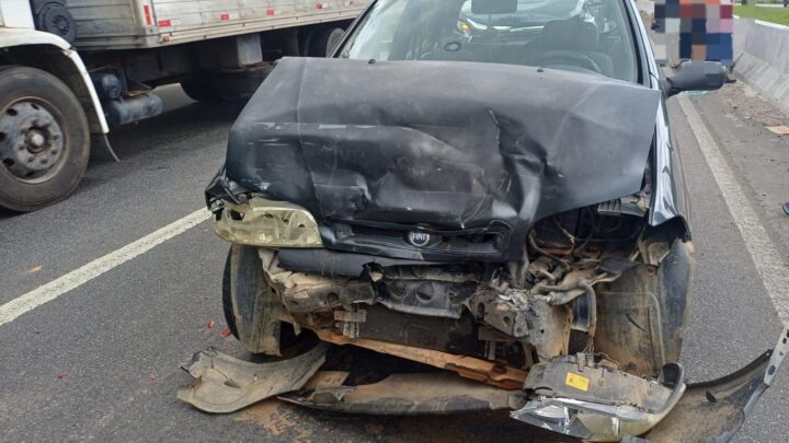 Adolescente ferida, após engavetamento envolvendo cinco veículos na BR 232