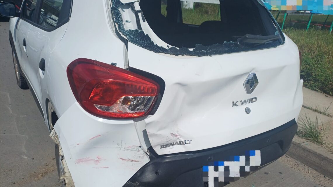 Motociclista fica ferido após bater contra traseira de carro na BR 232