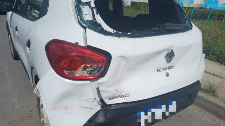 Motociclista fica ferido após bater contra traseira de carro na BR 232