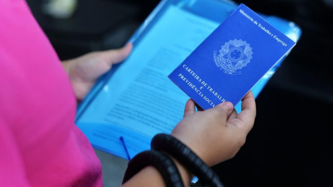 Pernambuco fecha 2025 como 2º maior gerador de empregos do Nordeste