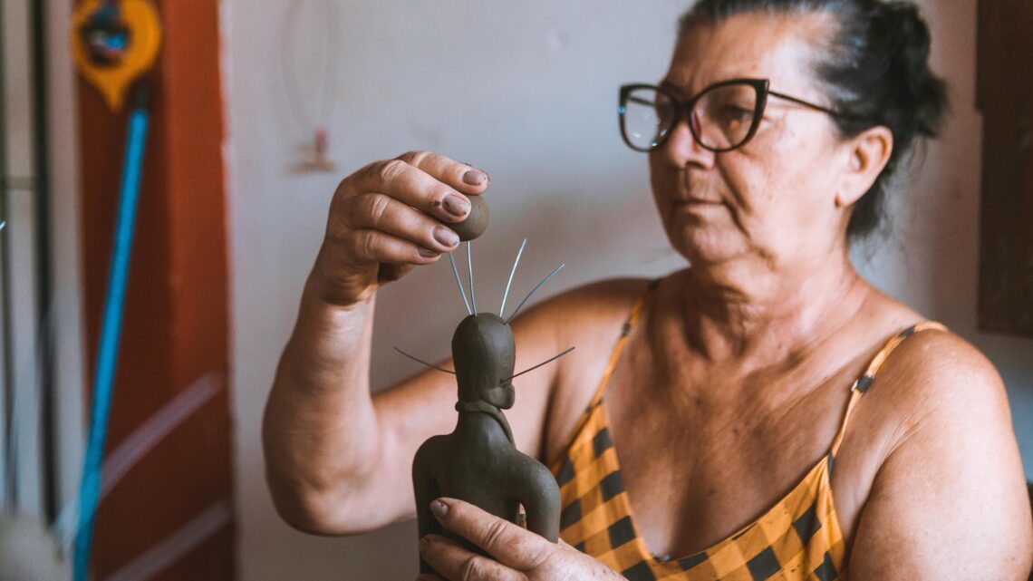Em Caruaru, mestra Nicinha Otília realizará exposição: “Poesia Moldada – O Carnaval da Nicinha”