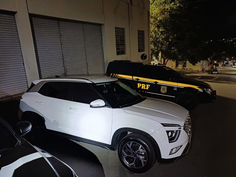 Carro roubado no Rio de Janeiro é recuperado em Pernambuco