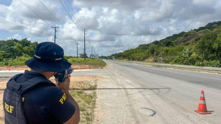 PRF flagra motorista de carro de luxo a 184Km/h