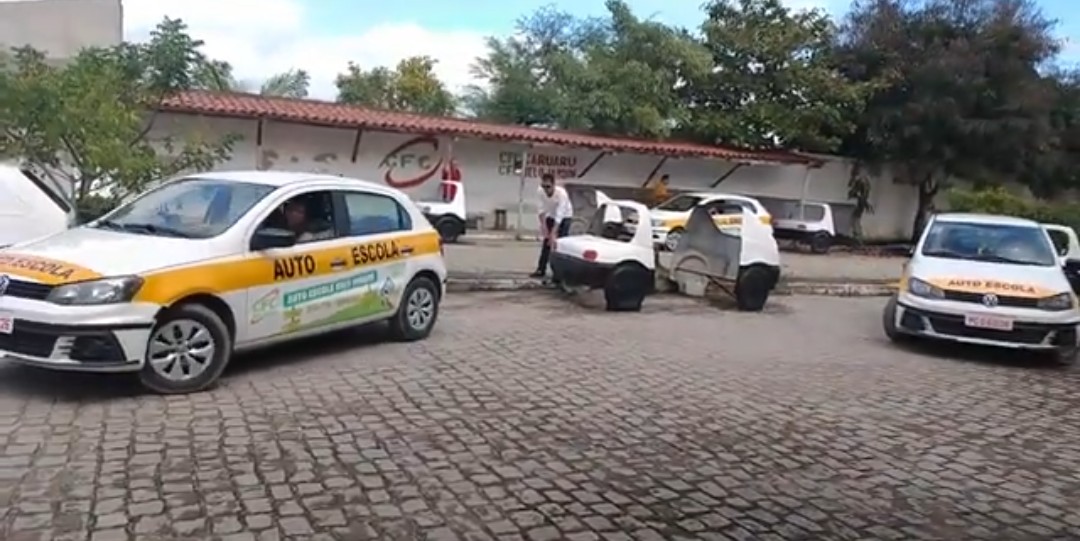 Detrans retiram teste de balisa e liberam carro automático em quatro Estados