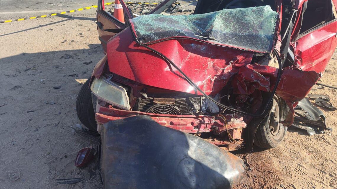 Um morto e dois feridos, após colisão frontal no interior de Pernambuco