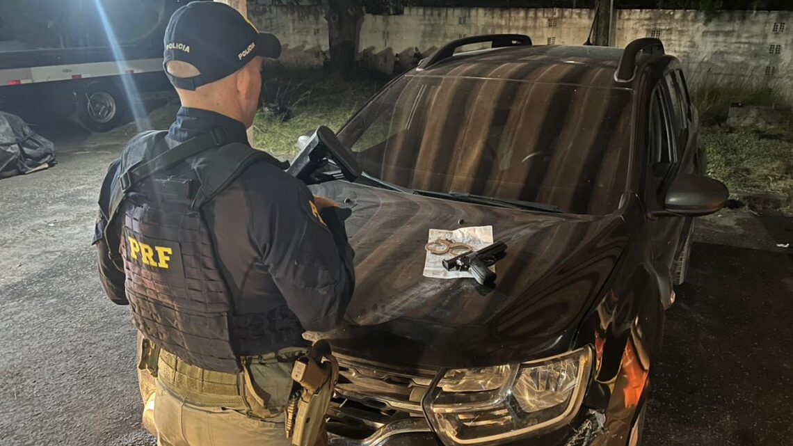PRF detém procurado por roubo com pistola falsa e carro roubado