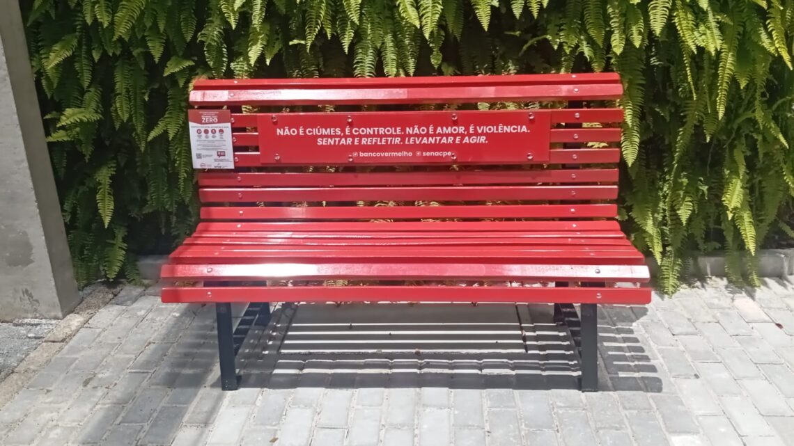 Escolas do Senac de Garanhuns e Caruaru participam da campanha Banco Vermelho