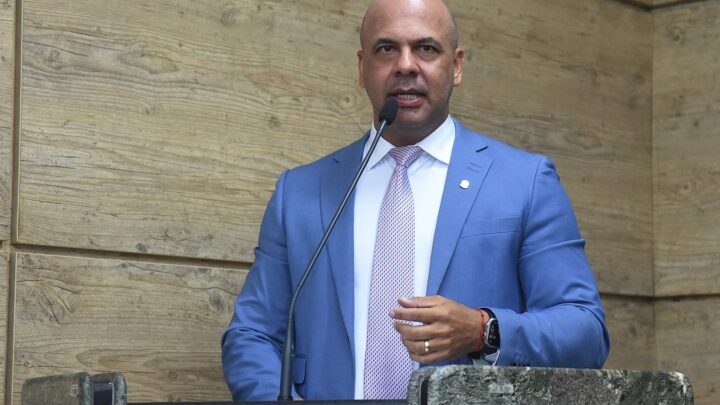 Anderson Correia solicita implantação de quimioterapia, citologia, testes rápidos e leitos de internamento na AME Animal