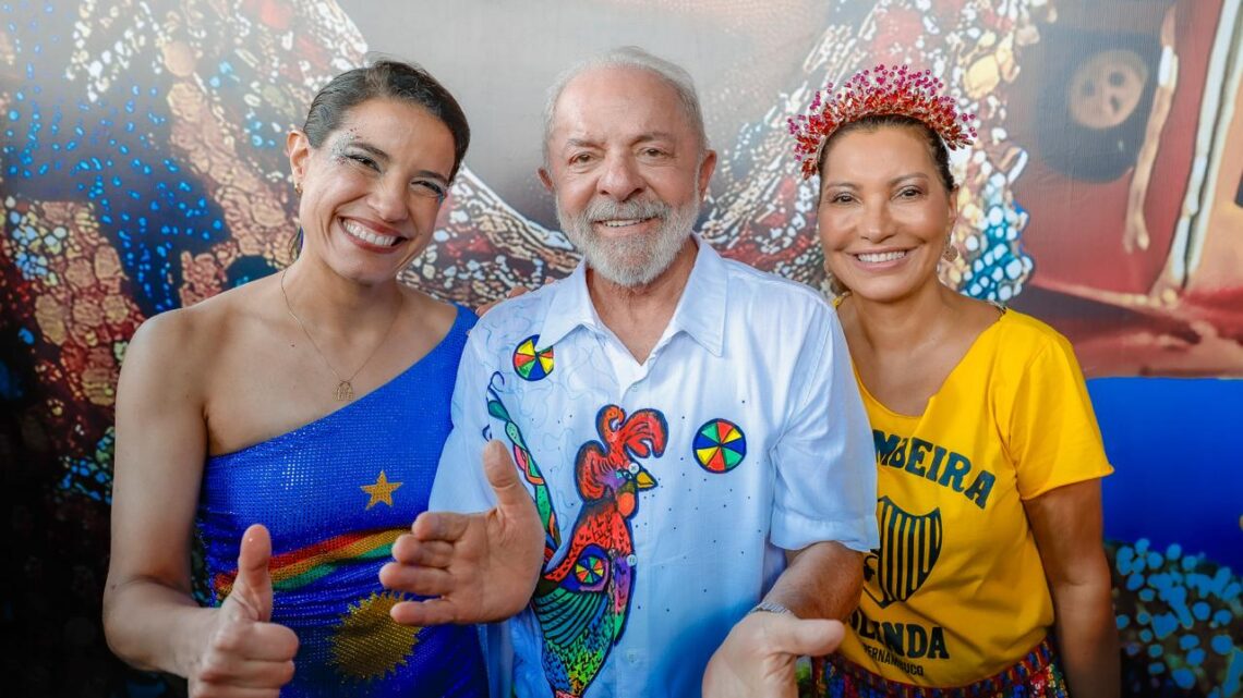 No Galo da Madrugada, governadora Raquel Lyra recebe o presidente Lula e destaca força do Carnaval de Pernambuco