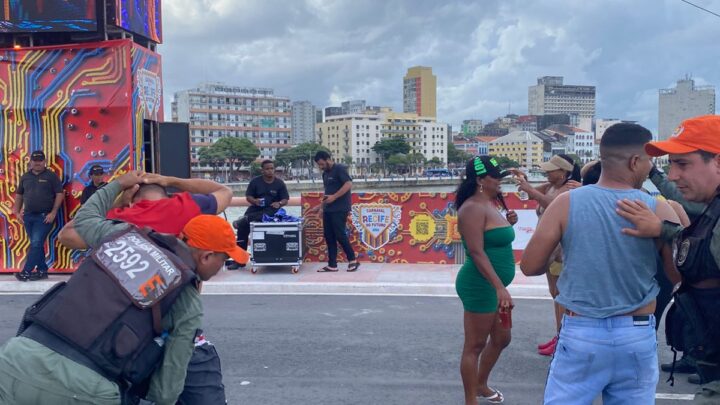Atuação da PMPE no controle de acesso prende trio armado durante a Operação Carnaval 2026