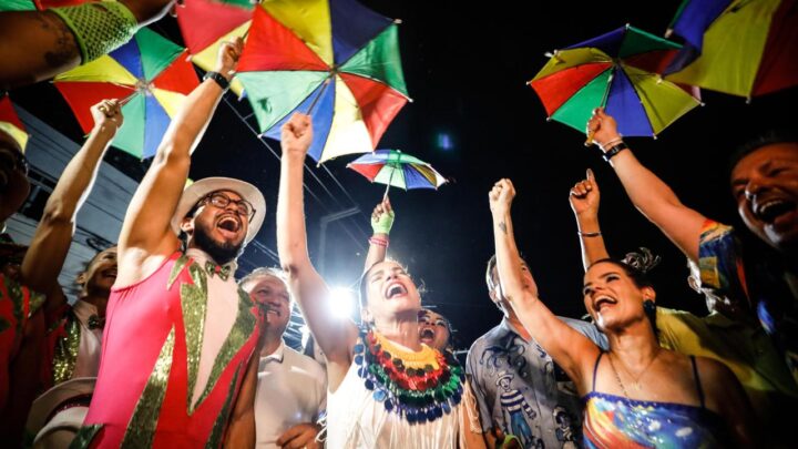 No Sertão, governadora Raquel Lyra acompanha o Carnaval de Salgueiro e destaca investimentos estaduais para a descentralização da folia