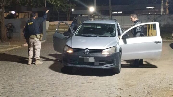 PRF e 1° BIEsp apreendem cocaína durante operação em Caruaru com apoio de cão farejador