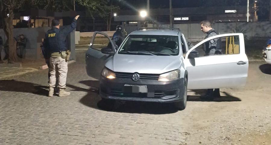 PRF e 1° BIEsp apreendem cocaína durante operação em Caruaru com apoio de cão farejador