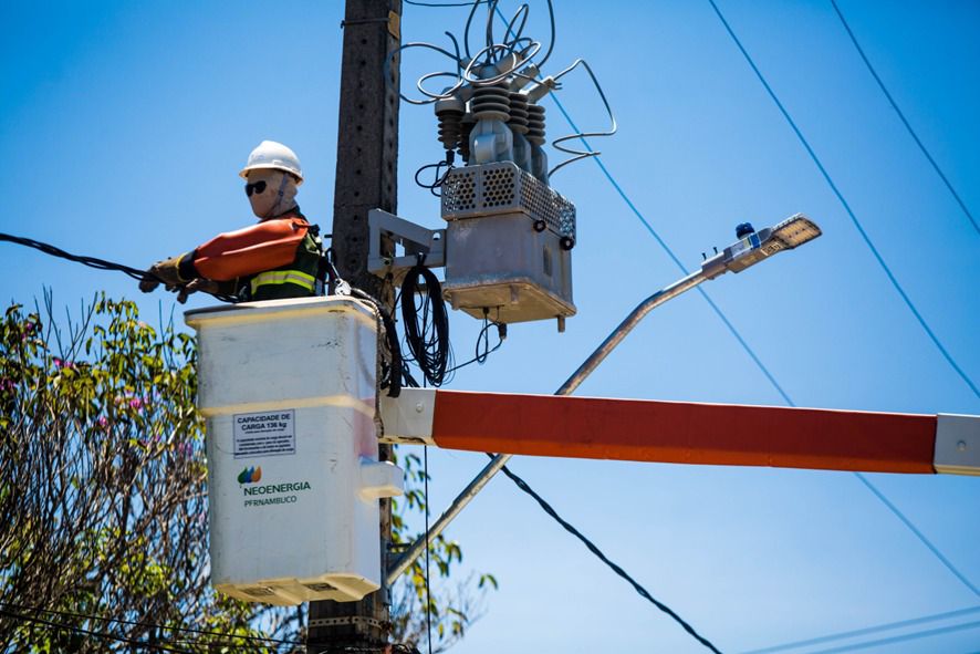 Neoenergia Pernambuco realiza modernização da rede em Caruaru